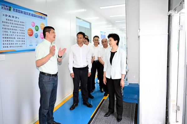 梁惠玲考察优加双利全谷物营养膳食加工项目，了解产业项目建设、投产等情况。
