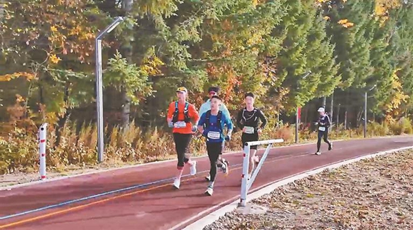 奔跑中尽赏秋色