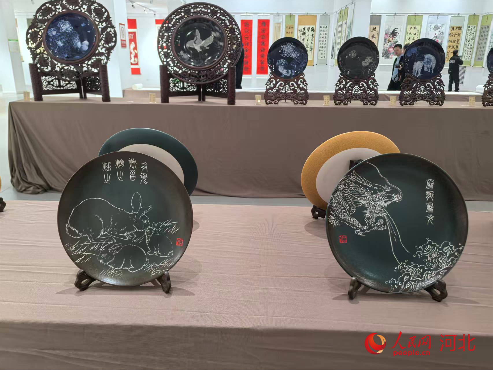 活动现场展示的作品。人民网记者 付兆飒摄