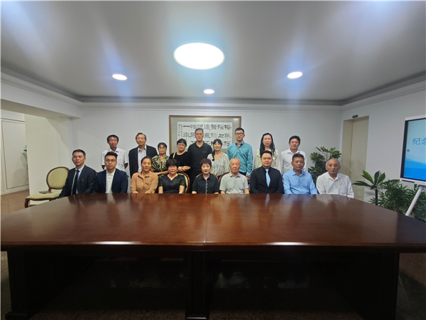 参加座谈会的人员合影。 中国驻里约总领馆供图