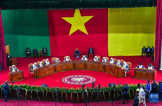 10月27日,在喀麦隆首都雅温得,喀麦隆宪法委员会宣布喀麦隆总统选举的结果。新华社发(科普索摄)