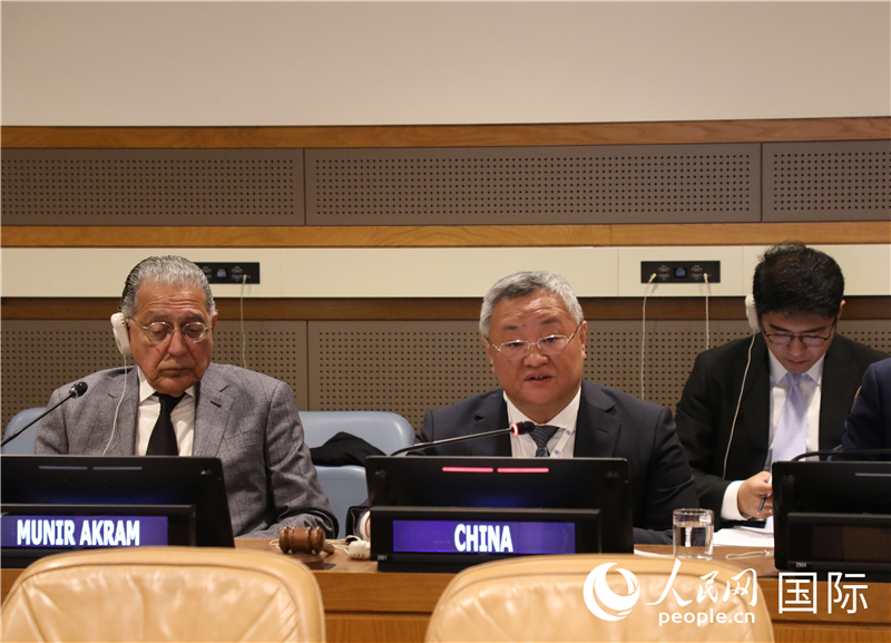 2、中国常驻联合国代表傅聪主持会议并作主旨发言。 人民网记者 李志伟摄