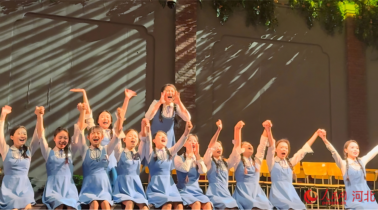 情景剧《第三十五中学》演出片段(资料片)。人民网记者 方童摄