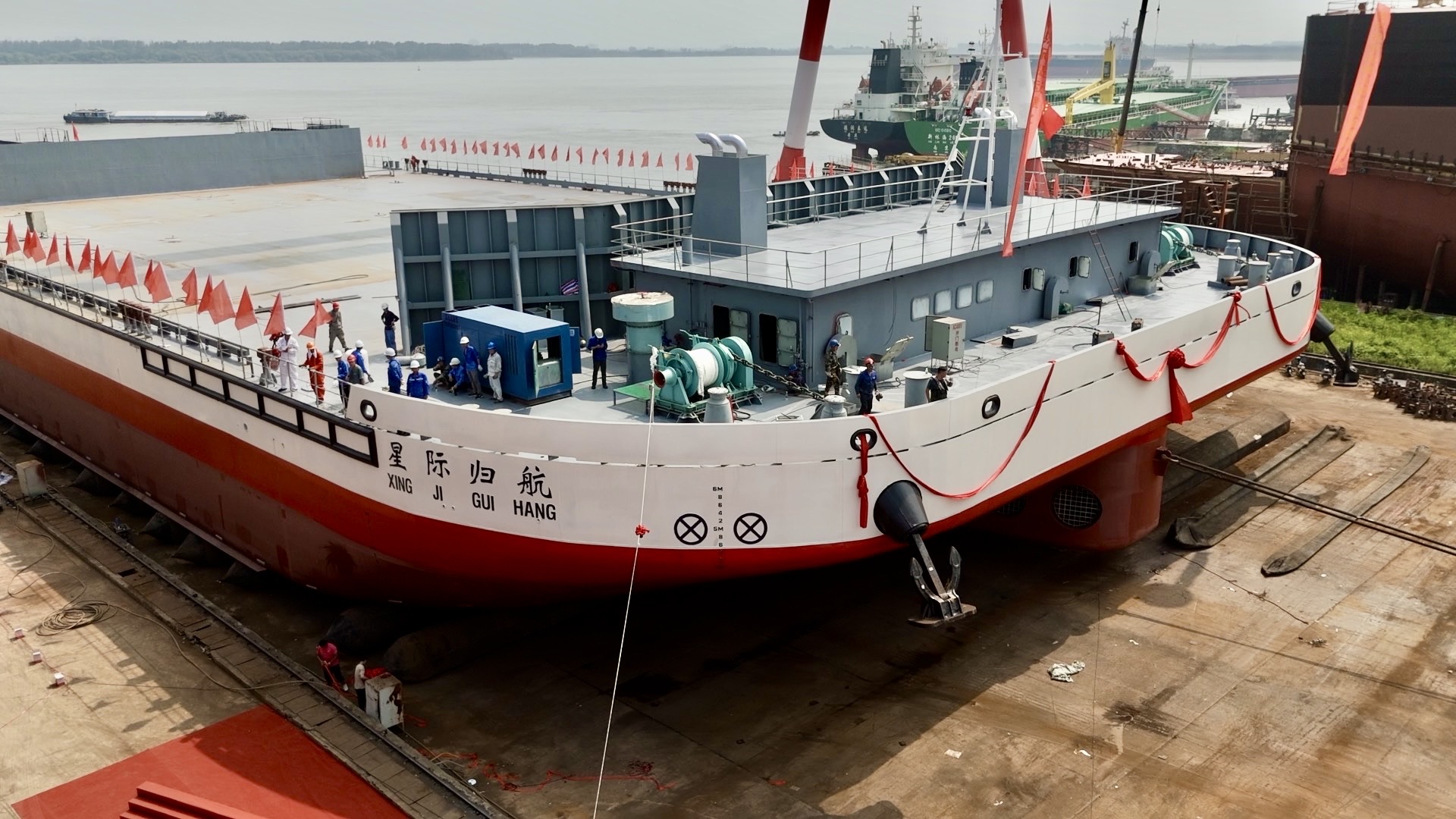 图为全国首艘运载火箭回收船“星际归航”，预计用于双曲线三号(SQX-3)“入轨发射+海上回收”。受访者供图