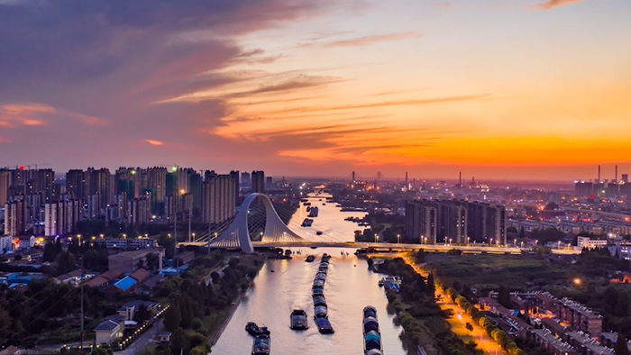 1483公里内河航道、249公里三级以上高等级航道，构筑起淮安“通江达海”的现代水运骨架。淮安市委网信办供图