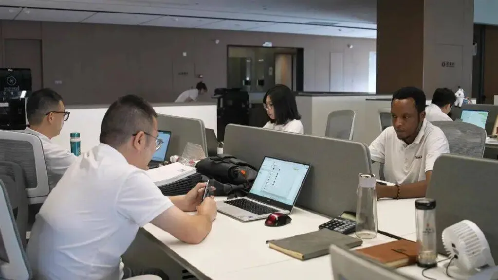 国际化搭配 小组化协作