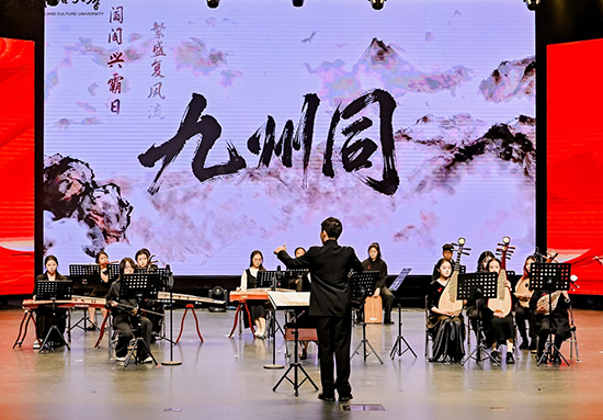 演出现场。学校供图