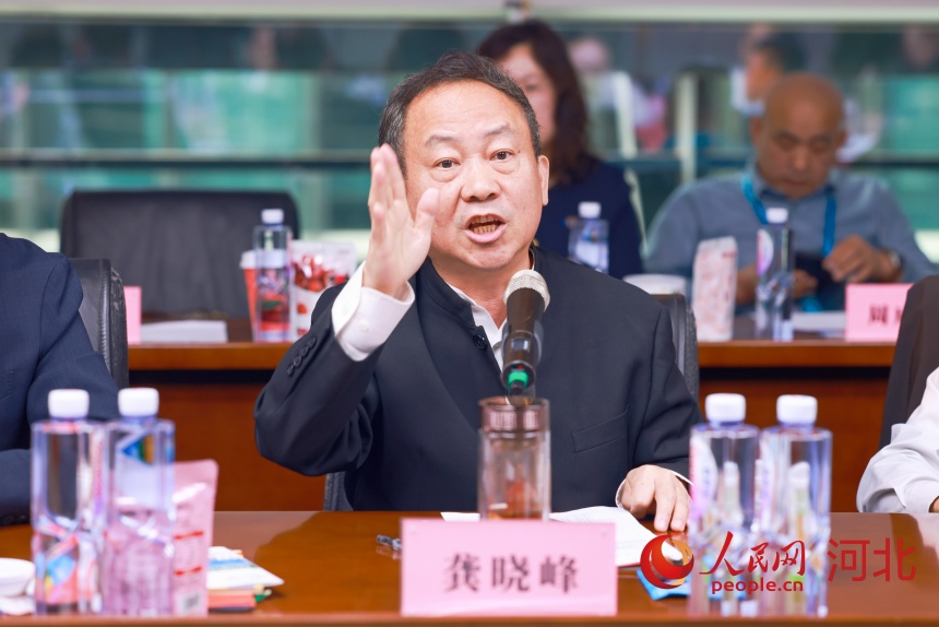 12月23日,龚晓峰在青龙满族自治县特色产业对接会上发言。人民网 左原铭摄