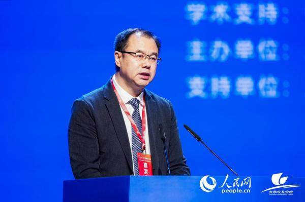 东南大学副校长孙立涛出席论坛并发言