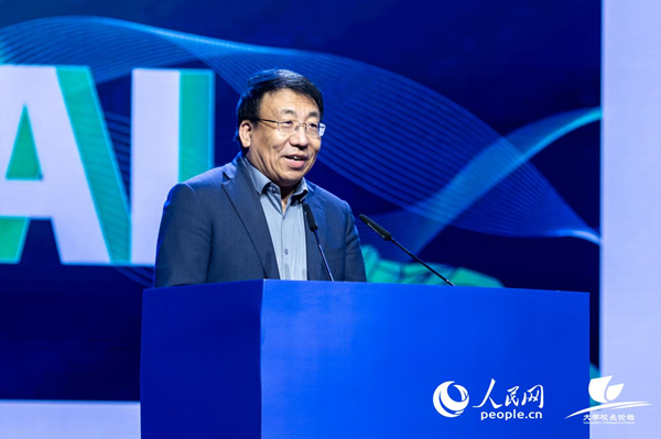 哈尔滨工业大学副校长刘挺出席论坛并发言。人民网记者 严立政摄