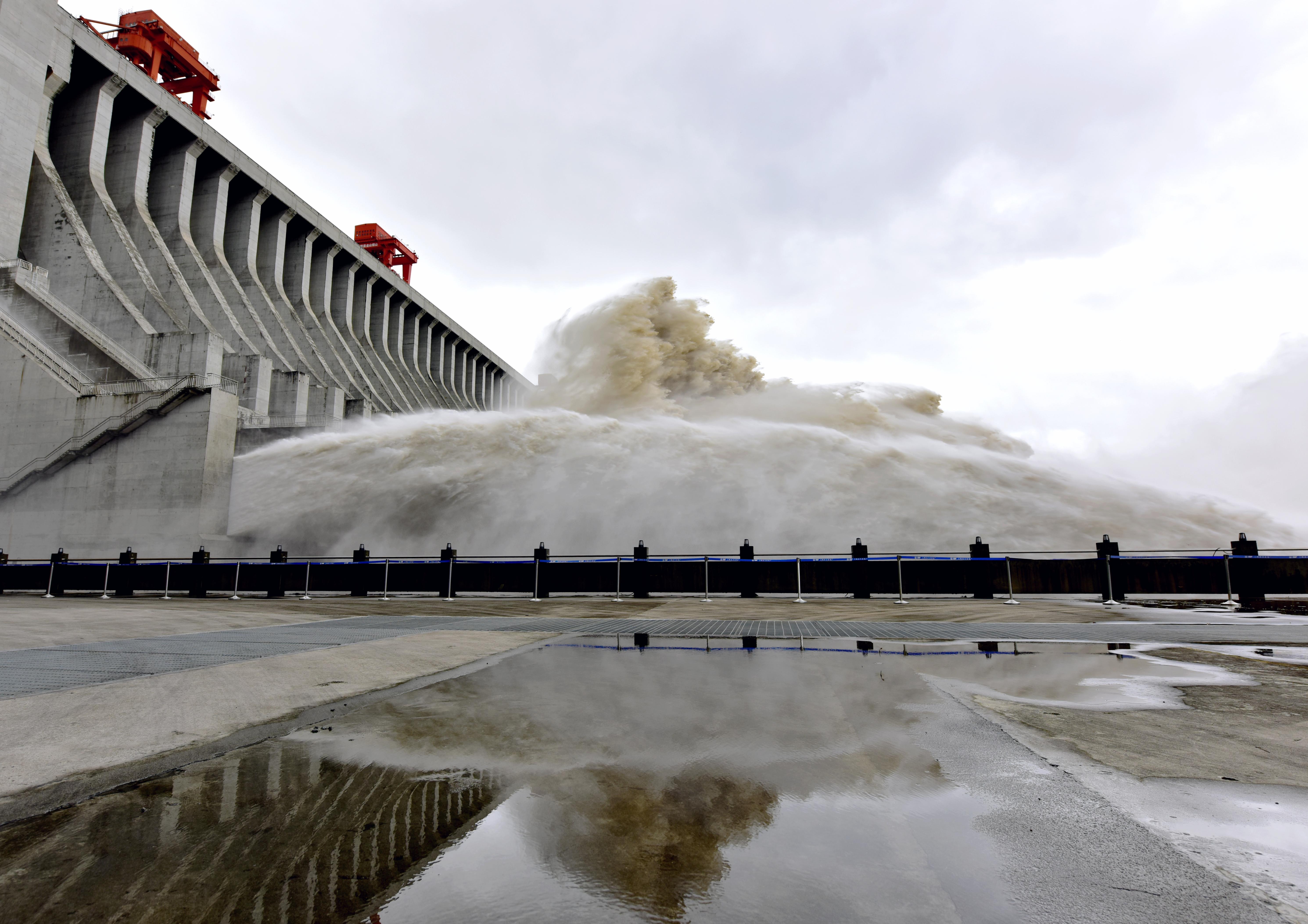 三峡工程泄洪现场。受访者供图