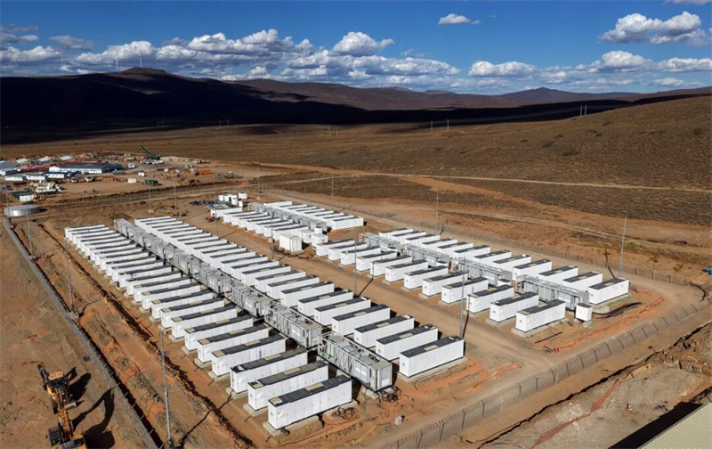 南非奥亚混合能源工程项目俯瞰。中国水利水电第十一工程局有限公司供图