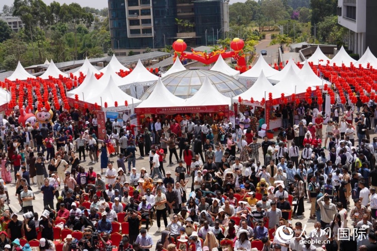 庙会现场。人民网记者黄炜鑫摄