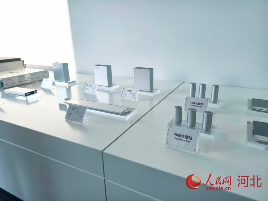 远景动力沧州电池超级工厂部分产品。人民网记者 朱延生摄