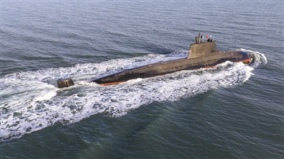 海军某潜艇支队开展海上训练。本报特约通讯员 张 楠摄