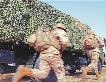 警戒防卫组奔向战位。