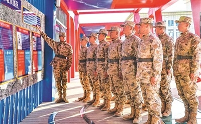 陆军某基地新兵班长为新兵开展纪律教育。韩 睿摄